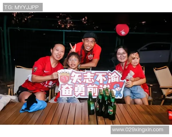 海港球迷大批离场 官方转播镜头捕捉比赛临近结束瞬间